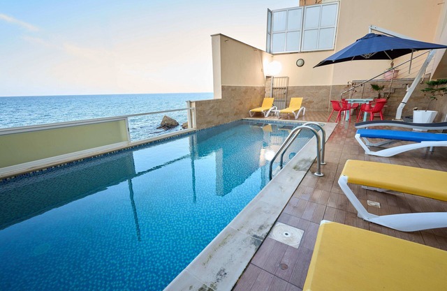 Seaside, foot in the waternCapcax residence 5