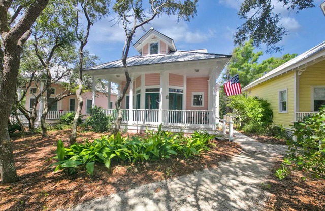 Seaside "Frose Rose" | 2 BR | Sleeps 6 | Private | Steps to Beach!