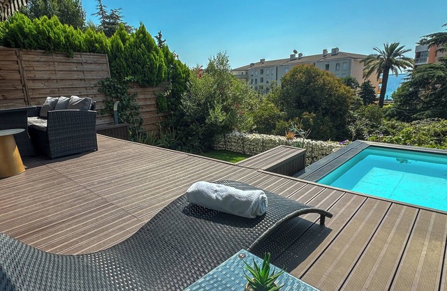 Seaside getaway : private pool and few steps from the Beach