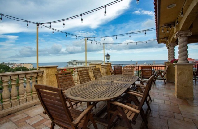 Seaside Splendor: Comfortable Living at Ocean Lodge