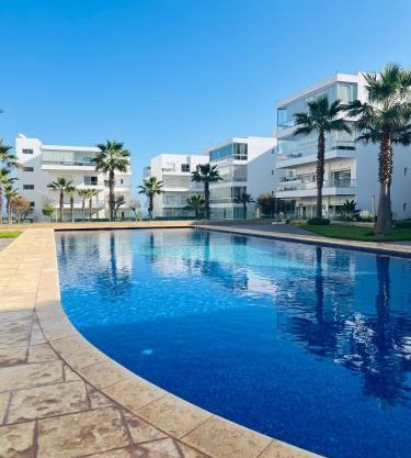 Seaside studio with pool