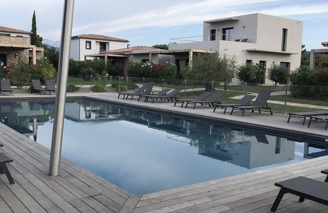 Seasonal apartment T3 75 m² 6 pers terrace swimming pool classified 3* Porto-Vecchio