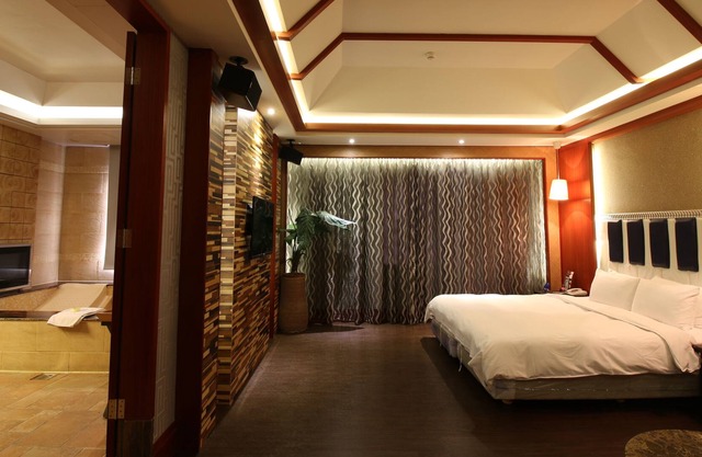 Seasons Boutique Motel