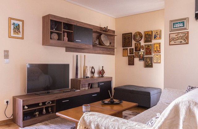 SeaView apt in Varkiza steps to Beach with Parking