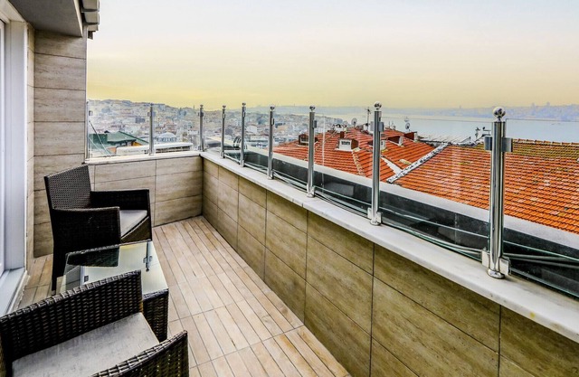 Seaview Balcony Flat 5 min to Uskudar