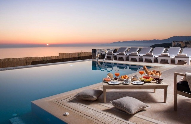 Seaview Villa by Myseasight.com with private pool, family friendly, top location