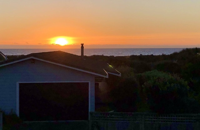 Seaviews, mountain views and sunsets