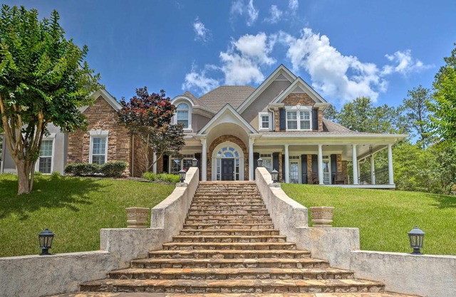 Secluded Acworth Mansion with Pool and Game Room!