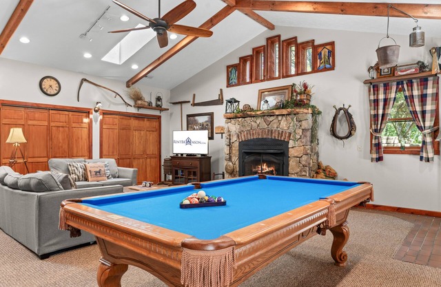 Secluded All-One-Level Carriage House-Pool Table-Hot Tub-Dog Friendly - Car Charger