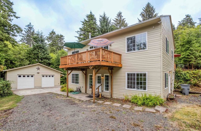 Secluded Arcadia Beach Villa has 3 Bedroom Suites, Privacy and Gathering Spaces!