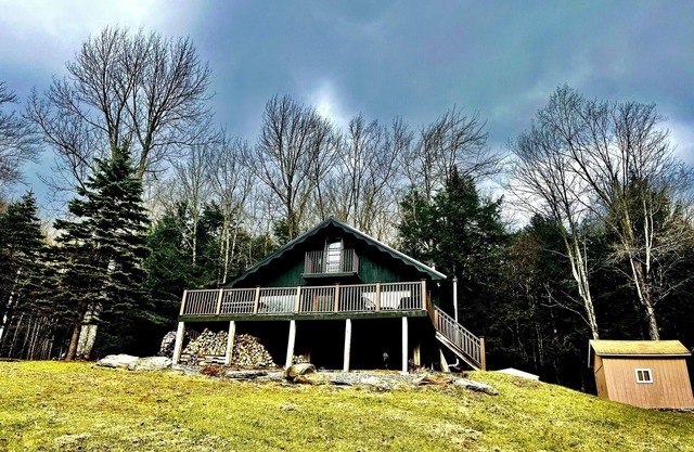 Secluded Catskills Chalet on 5 Acres w/Mountain Views - Sleeps 6, Pet friendly