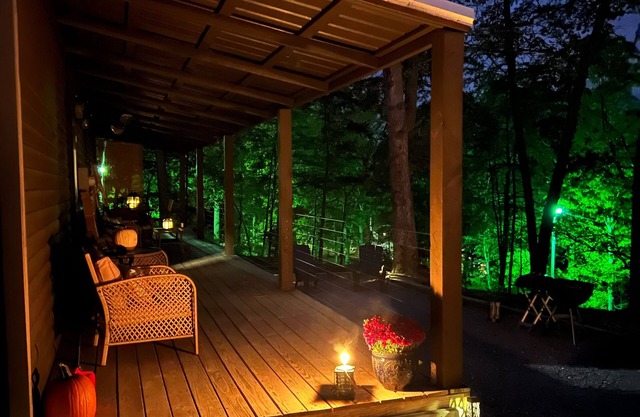 Secluded getaway in beautiful new cabin near Red River Gorge.