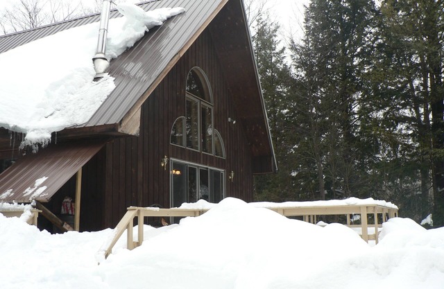 Secluded Gore Mountain Pine-Panelled Getaway