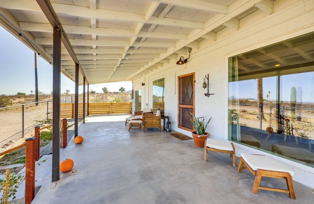 Secluded Home w/Hot Tub - Near Joshua Tree Park!