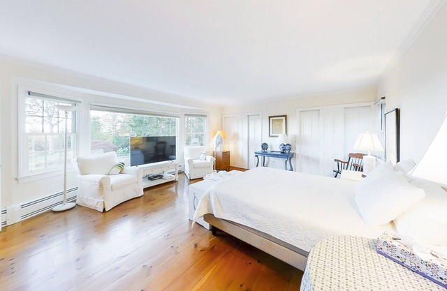 Secluded House on South Bristol's Highest Point w/Water Views