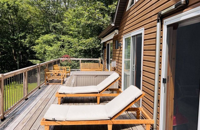 Secluded Huggy Bear Lodge Near Woodloch Spa