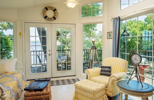 Secluded lakeside paradise on Ft. Gibson Lake