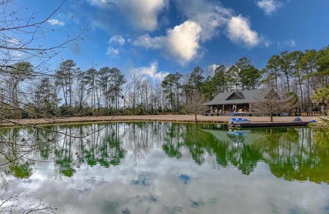 Secluded Lodge 8acres Hot Tub, Pingpong pedalboat!