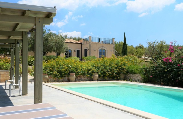 Secluded luxury villa near Noto, southern Sicily, sleeping 9/10 in 4 bedrooms.