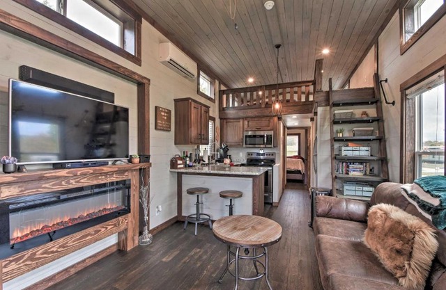 Secluded Morganton Tiny Home with Grills!