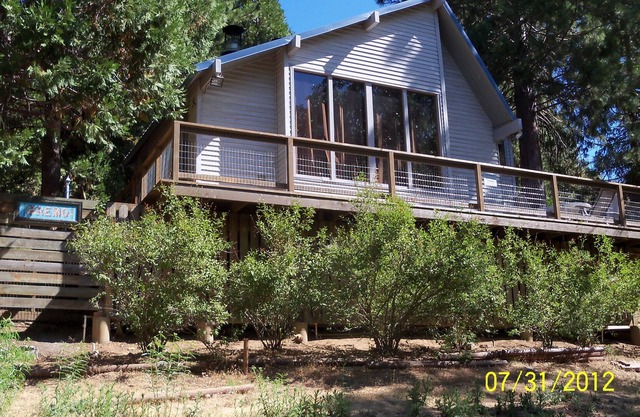 Secluded Mountain Cabin with Rustic Charm in the Sequoia National Forest