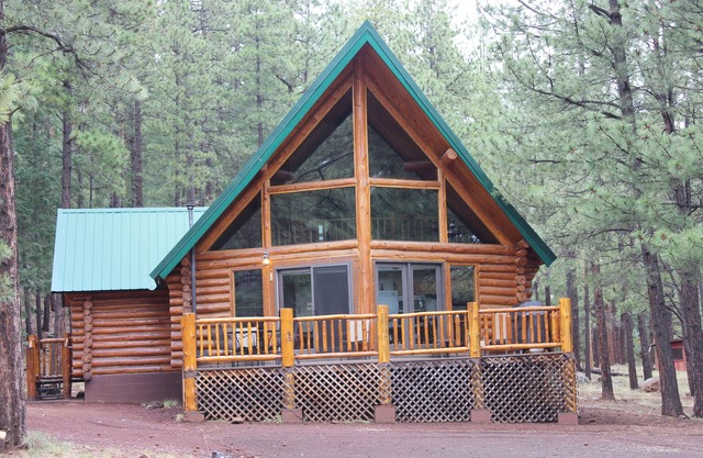 Secluded-On An Acre In The Pines! A Short Walk To The Fabulous Greer Lakes!