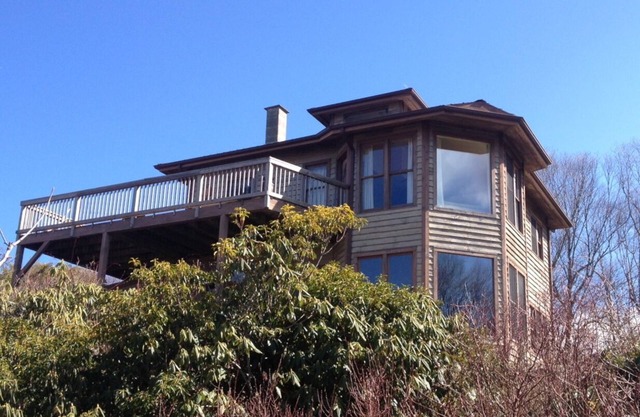 Secluded Retreat Panoramic Views, Low Rates, Hot Tub, Fire Pit