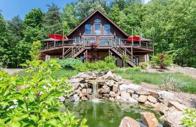 Secluded, scenic and upscale cabin close to Asheville