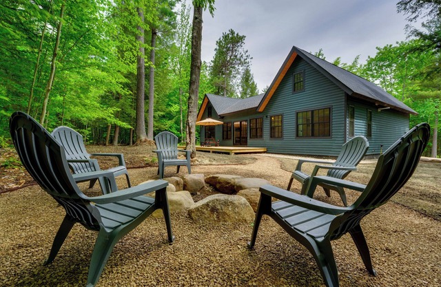 Secluded Wilmington Cabin: Fire Pit & Grill