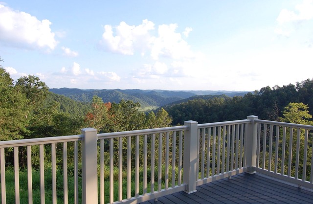 Secluded with best views in E. KY. Can see 3 states.You won’t be disappointed!