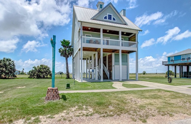 Second Chance -Beautiful bay side home with great beach views!