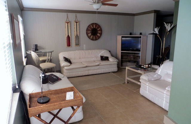 Second floor Beach View 2B 1 Bath Steps To The Gulf Mid Island FMB