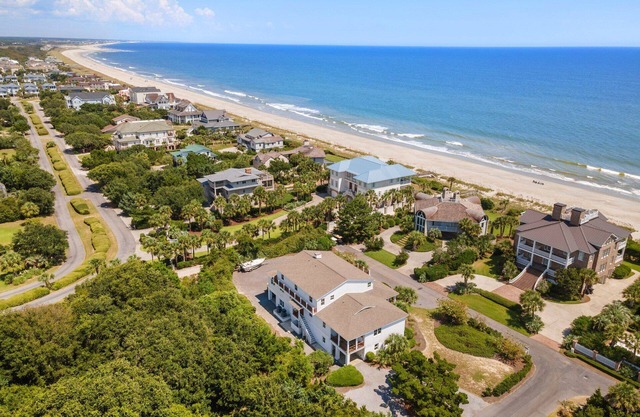 Second-Row 9BR Home | Ocean Views + Game Room Fun