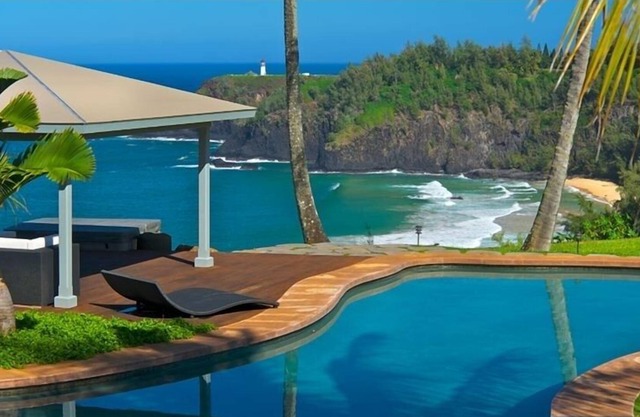 Secret Beach Estate: beach access, pool, tennis, spa, Chef's kitchen TVR# 4231