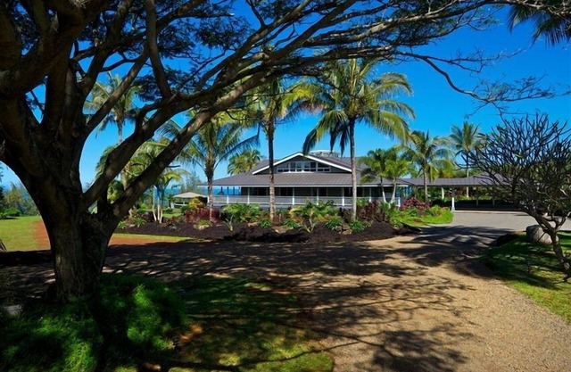 Secret Beach Estate: Private beach access, pool, tennis, spa chefs kitchen, A/C
