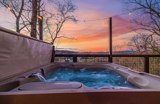 Secret Hideout- 2 bdrm, Mtn View, Fire-pit, Game Room, Hot tub, Hammock