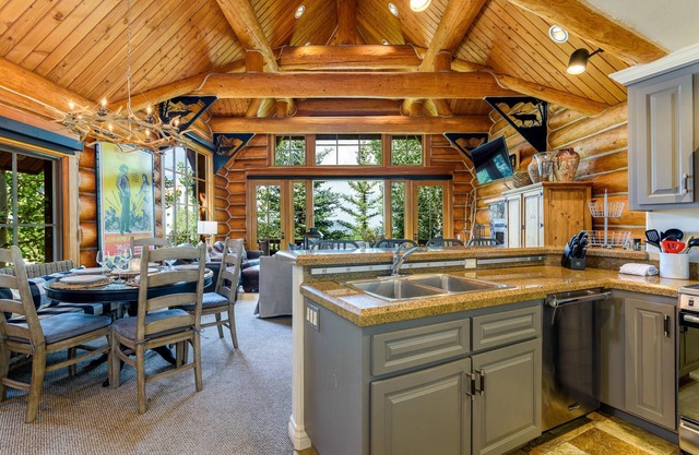 See Forever Cabin 105-Three bedroom Cabin to be enjoyed by family and friends