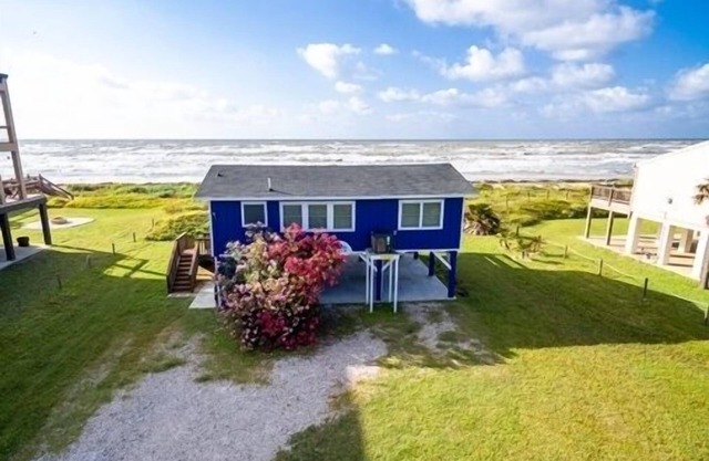 SEE HAUS Beachfront with beautiful views! In Jamaica Beach 2/1 Sleeping 6