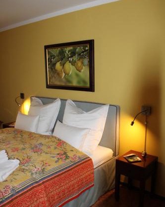 SEEBERGER GÜTL - by "Schloss Gessenberg" Exclusive apartments with a historic ambience for lovers of art and antiques