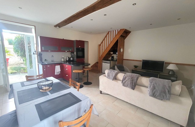 Self-catering cottage, air-conditioned, between the Loire Valley and Châteaux