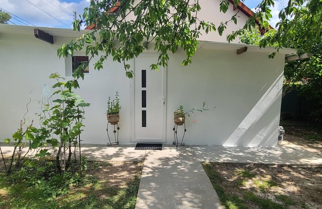 Self-contained studio near Orly airport and Paris
