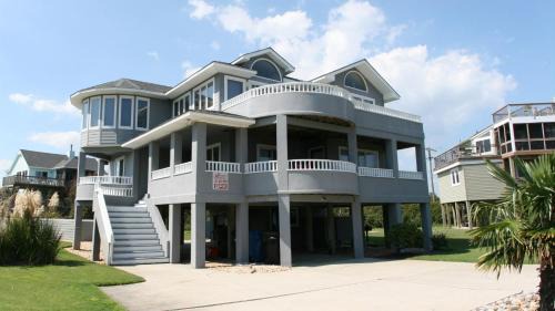 Semi-Oceanfront, Private Pool, Hot Tub, Close to Beach Access, GF2, Touch of Grey