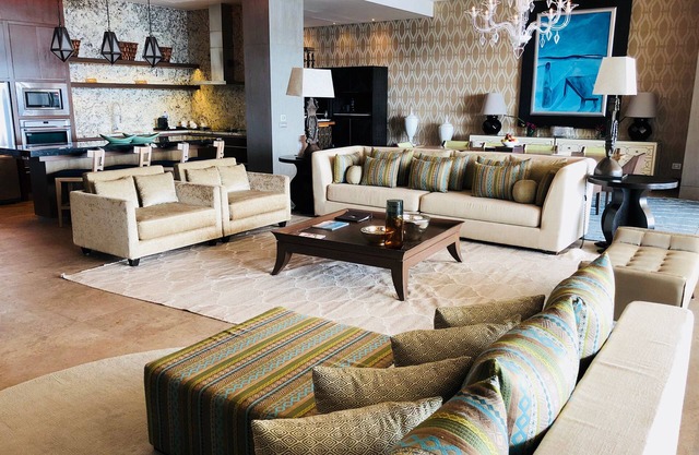 SENSATIONAL 4 BD RESIDENCE UNIT - Special Pricing for Christmas 2025