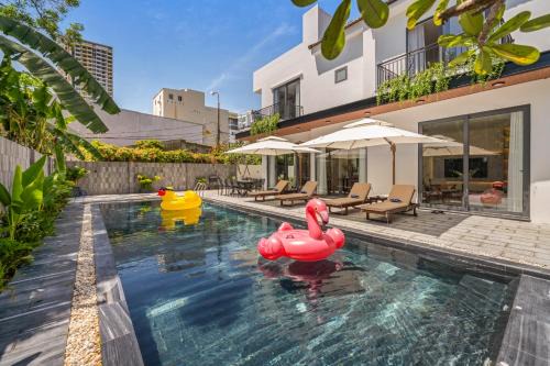Sense Pool Villa - Luxurious 500m2 Pool Mansion Walk to My Khe Beach