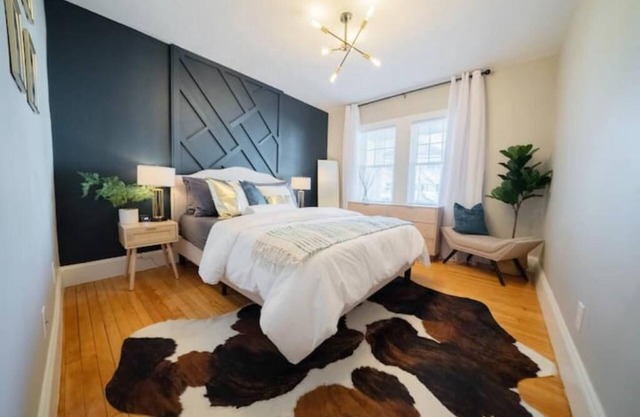 Sensory Serenity: Parking, Netflix,Fast Wi-Fi in a Luxe Fragrance-Free Flat