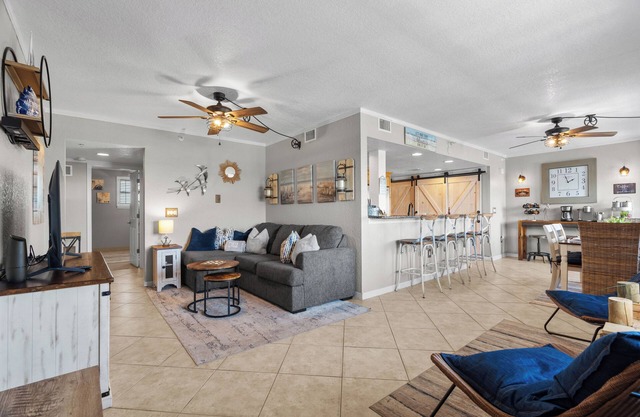SEPT DEAL 10% OFF Waterfront Retreat~Walk to Beach~Central Location