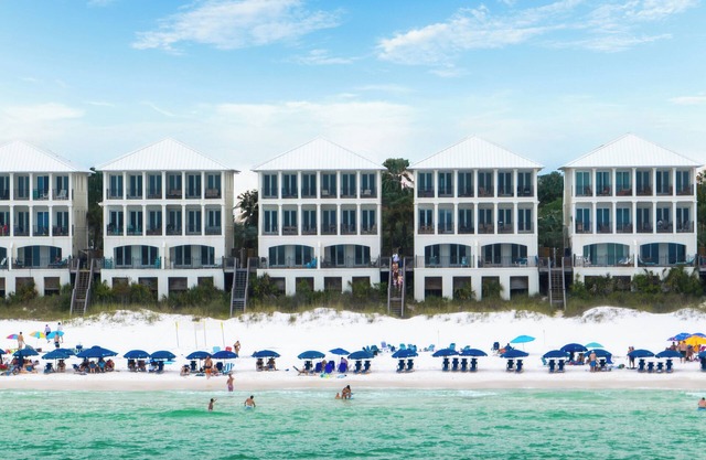 Sept-Oct Reduced!*On Beach*2 Pools*Elevator!