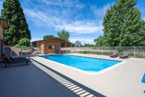 Sequoia Homestead in Kanab Pets OK Heated Pool