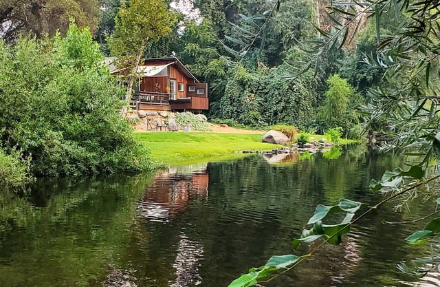 Sequoia River Cabin ~ Romantic Rustic Retreat on Kaweah River ~ Close to Sequoia