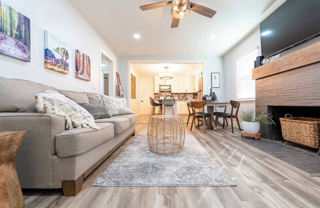 Sequoia Sunrise: DT duplex w/firepit&patio